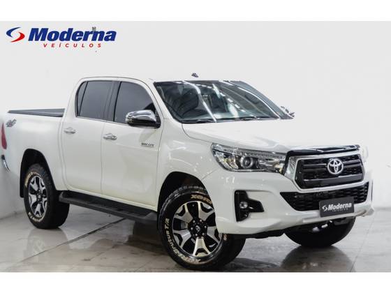 TOYOTA HILUX 2.8 SRX 4X4 CD 16V DIESEL 4P AUTOMÁTICO TOYOTA HILUX 2.8 SRX 4X4 CD 16V DIESEL 4P AUTOMÁTICO